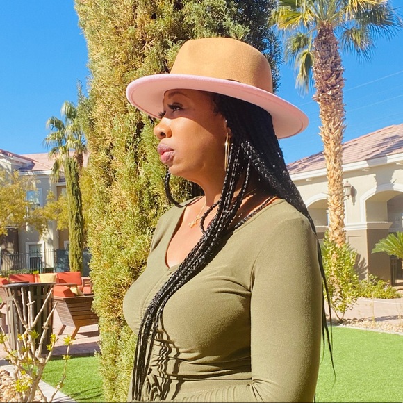 Two Tone Wide Brim Fedora - Picture 3 of 3